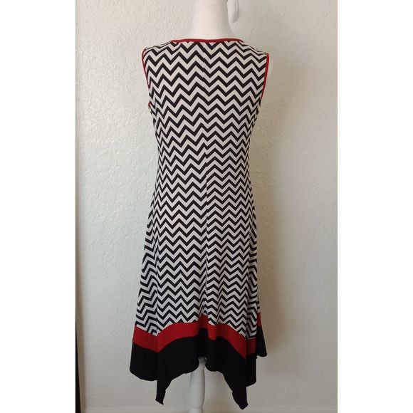 LUX II Hankerchief Style V-Neck Black/White/Red Dress Size 6 - Picture 7 of 9